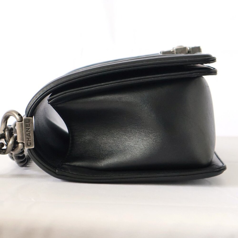 CHANEL Black Quilted Leather Shoulder Bag with Silver Hardware - Picture 6 of 14